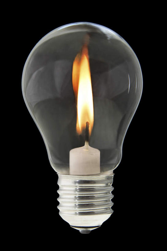 无人,竖图,室内,白天,正面,蜡烛,照明,黑色背景,灯泡,火焰,烛光,燃烧,灯,一只,灯具,点燃,创意,摄影,白炽灯,影棚,照亮,创新,照明工具,白炽灯泡,新意,彩图,影棚拍摄,拍摄