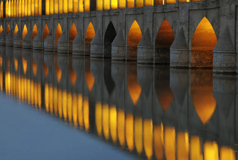 无人,横图,俯视,室外,白天,度假,河流,石头,美景,水,城市风光,城市,伊朗,亚洲,阴影,光线,石子,影子,河水,景观,水流,桥,灯光,娱乐,石桥,拱桥,栈桥,享受,休闲,景色,放松,拱形,人行桥,石拱桥,西亚,伊朗伊斯兰共和国,伊斯法罕省,石块,彩图,高角度拍摄