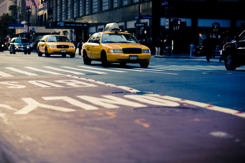 无人,家,横图,室外,白天,正面,度假,美景,城市风光,城市,出租车,汽车,纽约,美国,两辆,一排,阴影,整齐,光线,英文,标志,文字,影子,字符,字母,房屋,屋子,景观,分界线,曼哈顿,停车线,娱乐,标识,楼房,住宅,车,排列,阳光,交通工具,轿车,享受,休闲,景色,放松,英文字母,车行道,车行道分界线,北美,北美洲,队列,载具,的士,标线,美洲,计程车,车行线,百老汇,纽约州,帝国之州,帝国州,百老汇大道,百老汇街,北亚美利加洲,亚美利加洲,彩图,房子,曼哈顿岛