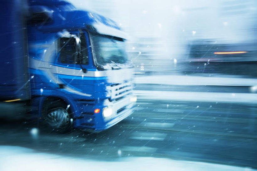 无人,横图,室外,白天,正面,旅游,度假,美景,道路,卡车,路,公路,汽车,一辆,朦胧,模糊,景观,分界线,停车线,交通,娱乐,车,蓝色,自然,交通工具,驾驶,行驶,享受,休闲,景色,放松,车行道,车行道分界线,操纵,快速,控制,自然风光,载具,标线,操控,车行线,快捷,把持,疾速,倏地,马路,彩图