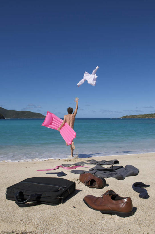 西方人,一个人,商务人士,商务男性,投,抱,竖图,室外,白天,衬衫,海浪,海洋,沙滩,欧洲,欧洲人,仅一个男性,仅一个人,套装,沙子,海岸,浪花,水平线,辽阔,海平线,沙地,裸露,仅一个年轻男性,背面,蓝色,蓝天,天空,海水,天,广阔,晴朗,抱着,一望无际,搂着,裸,商务装,充气垫,海景,工薪阶层,万里无云,无边无际,一马平川,男人,男性,年轻男性,白种人,白领,上班族,大海,风浪,海,海水的波动,海滩,近岸浪,涌浪,晴空,晴空万里,搂,搂抱,抛,扔,撒,掷,彩图,全身,衬衣,水天相接,水天一线