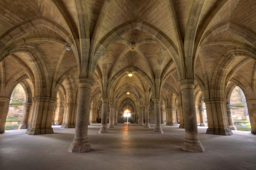 无人,横图,室内,白天,仰视,旅游,度假,石头,标志建筑,地标,建筑,照明,英国,欧洲,一排,许多,阴影,整齐,光线,石子,影子,柱子,走道,走廊,过道,灯光,娱乐,建设,顶灯,苏格兰,灯,排列,阳光,灯具,享受,休闲,旅游胜地,放松,照亮,照明设备,西欧,队列,大不列颠,大不列颠及北爱尔兰联合王国,大不列颠联合王国,日不落英帝国,苏格兰王国,格拉斯哥,石块,岩石,彩图,低角度拍摄,格拉斯哥大学