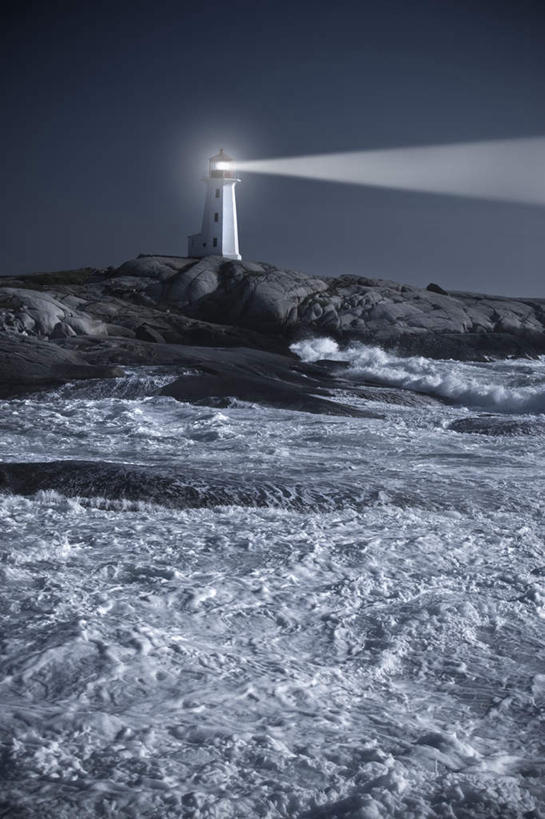 无人,公园,竖图,室外,夜晚,正面,旅游,度假,海浪,海洋,礁石,石头,美景,道路,美国,加拿大,阴影,光线,信息,石子,影子,景观,浪花,灯光,灯塔,交通,方向,娱乐,自然,海水,享受,休闲,景色,放松,引导,指引,北美,北美洲,自然风光,美洲,海景,新斯科舍,北亚美利加洲,亚美利加洲,康涅狄格,康涅狄格州,宪法之州,豆蔻之州,灯塔公园,航标,新斯科舍省,大海,风浪,海,海水的波动,礁,近岸浪,石块,岩石,涌浪,彩图,导航