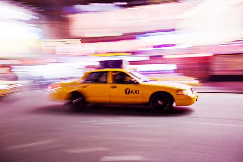 无人,横图,室外,夜晚,正面,度假,美景,城市风光,城市,道路,路,路灯,公路,汽车,照明,纽约,美国,一辆,阴影,朦胧,模糊,光线,英文,标志,文字,影子,字符,字母,景观,灯光,分界线,曼哈顿,停车线,交通,娱乐,标识,车,灯,黄色,交通工具,轿车,享受,休闲,景色,放松,英文字母,车行道,车行道分界线,照亮,北美,北美洲,照明设备,载具,标线,美洲,车行线,百老汇,纽约州,帝国之州,帝国州,百老汇大道,百老汇街,北亚美利加洲,亚美利加洲,马路,彩图,曼哈顿岛