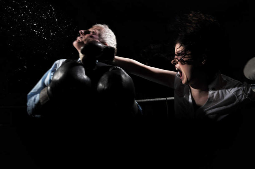 西方人,两个人,拳击手,站,横图,室内,白天,正面,锻炼,安全,比赛,运动,拳击,水,欧洲,欧洲人,飞溅,朦胧,模糊,溅,液体,墙,水滴,防护,拳击手套,墙壁,墙面,水珠,黑色,手套,站着,张嘴,保护,打击,攻击,喷洒,袭击,保险,口水,张大嘴巴,对手,保全,周全,安稳,安定,防护手套,敌手,进犯,进击,平安,体育,男人,男性,年轻男性,年轻女性,女人,女性,白种人,拳击家,拳击运动员,张开嘴,站立,半身,彩图,健身