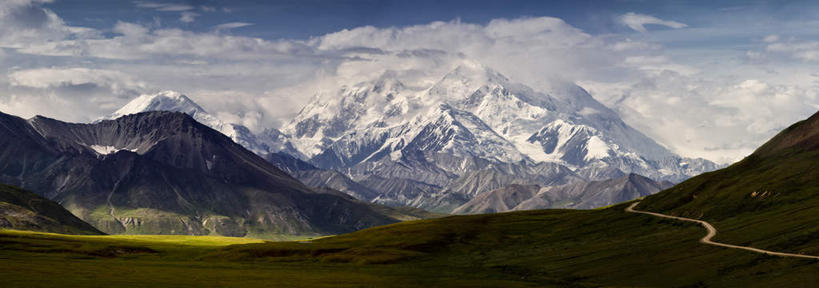 无人,横图,全景,室外,白天,正面,旅游,度假,草地,美景,山,太阳,雪,雪山,植物,大雪,道路,路,美国,阴影,弯曲,光线,影子,冰,积雪,景观,山峰,雪景,云,云朵,冬季,冬天,小路,交通,山峦,云彩,娱乐,草,蓝色,绿色,白云,蓝天,天空,阳光,自然,天,享受,休闲,景色,放松,寒冷,蜿蜒,晴朗,冰冷,北美,北美洲,国家公园,自然风光,美洲,阿拉斯加,阿拉斯加州,北亚美利加洲,亚美利加洲,严寒,冰凉,酷寒,凛冽,凛凛,极冷,最后的边疆,午夜阳光之地,德纳里国家公园,晴空,彩图