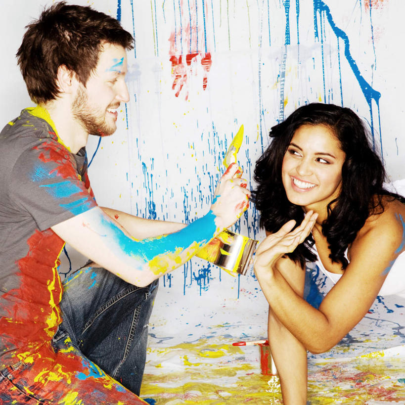 西方人,两个人,坐,跪,笑,微笑,露齿笑,横图,室内,白天,正面,抽象,爱情,绘画,欧洲,欧洲人,许多,服装,艺术,彩绘,图案,艺术品,古典,浪漫,注视,休闲装,文化,相视,衣服,工艺品,观察,看,品味,休闲,概念,温暖,温馨,面对面,休闲服,恩爱,恋人,服饰,观看,对视,禁止,涂料,美术,和睦,察看,高雅,关注,相对,停滞,相看,美学,阻遏,制止,阻挠,阻滞,图文,男人,男性,年轻男性,年轻女性,女人,女性,白种人,情侣,跪着,坐着,半身,彩图,涂鸦,伴侣,融洽