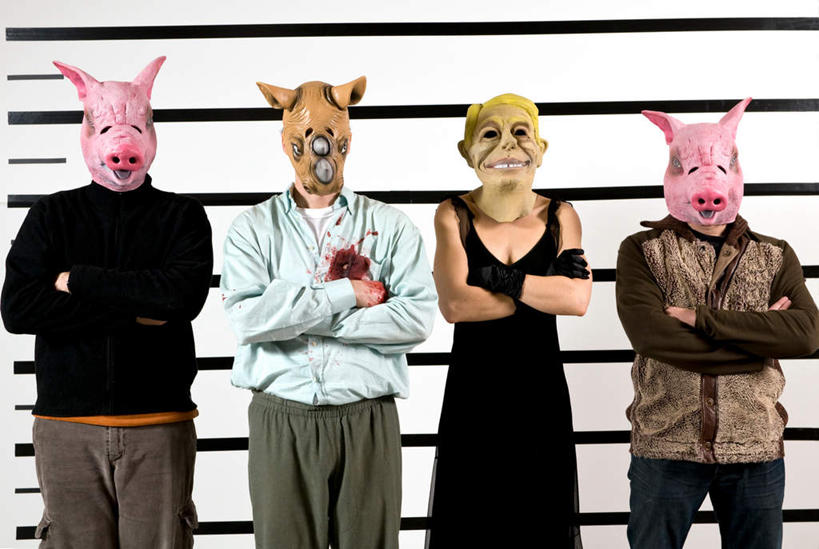 西方人,四个人,站,双手交叉,横图,室内,白天,正面,游戏,帽子,玩具,欧洲,欧洲人,一排,整齐,墙,玩,礼帽,娱乐,墙壁,墙面,排列,一个,粉色,黑色,站着,休闲,益智,单个,活动,犯罪,尺度,双手抱胸,犯法,顺序,犯人,队列,发泄,消遣,智力,黑猩猩,怪物,程序,标准,囚犯,猪头,宣泄,一顶,监犯,囚徒,罪人,次序,递次,依次,男人,男性,年轻男性,年轻女性,女人,女性,白种人,玩耍,嬉戏,站立,半身,彩图