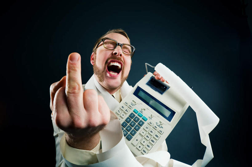 西方人,中指,一个人,商务人士,商务男性,站,横图,室内,白天,正面,衬衫,欧洲,欧洲人,仅一个男性,仅一个人,握,指,蓝色背景,套装,眼镜,领带,拿,拿着,方向,仅一个年轻男性,手势,站着,向上,竖,握着,摄影,影棚,翘,指向,鄙视,挑衅,商务装,近视眼镜,工薪阶层,藐视,讽刺,蔑视,嘲笑,人身攻击,年轻男性,白种人,年轻人,白领,上班族,站立,半身,彩图,影棚拍摄,衬衣,拍摄