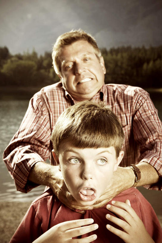 西方人,儿童,手,两个人,家庭,父亲,儿子,站,举,竖图,俯视,室外,白天,纯洁,树林,植物,欧洲,欧洲人,一排,许多,阴影,服装,朦胧,模糊,整齐,时间,光线,时钟,手表,影子,地面,很多,计时,注视,休闲装,树,树木,排列,小孩,衣服,绿色,阳光,自然,钟表,观察,看,托,站着,张嘴,休闲,温暖,温馨,父子,一家人,手部,休闲服,表,父爱,可爱,童年,童趣,掐,服饰,生长,成长,观看,腕表,和睦,察看,队列,关注,张大嘴巴,童真,烂漫,无邪,双手抄兜,双手放兜,天真,男孩,男人,男性,年轻男性,白种人,孩子,年轻人,钟,张开嘴,插兜,举起,举手,举着,两手抄兜,两手放兜,手插兜,手放口袋,向上举,向上伸,向上托,站立,半身,彩图,高角度拍摄,融洽,男生,手抄兜