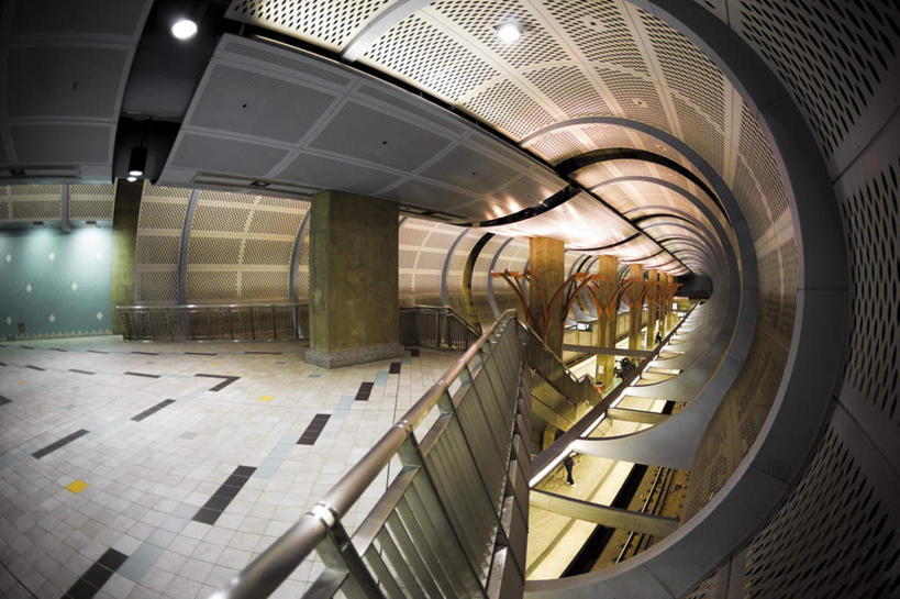 无人,栏杆,横图,俯视,室内,白天,楼梯,城市,美国,阴影,光线,扶手,影子,阶梯,墙,地铁站,灯光,护栏,墙壁,墙面,台阶,北美,北美洲,加利福尼亚,美洲,加州,好莱坞,洛杉矶,加利福尼亚州,金州,黄金州,北亚美利加洲,亚美利加洲,荷里活,彩图,高角度拍摄