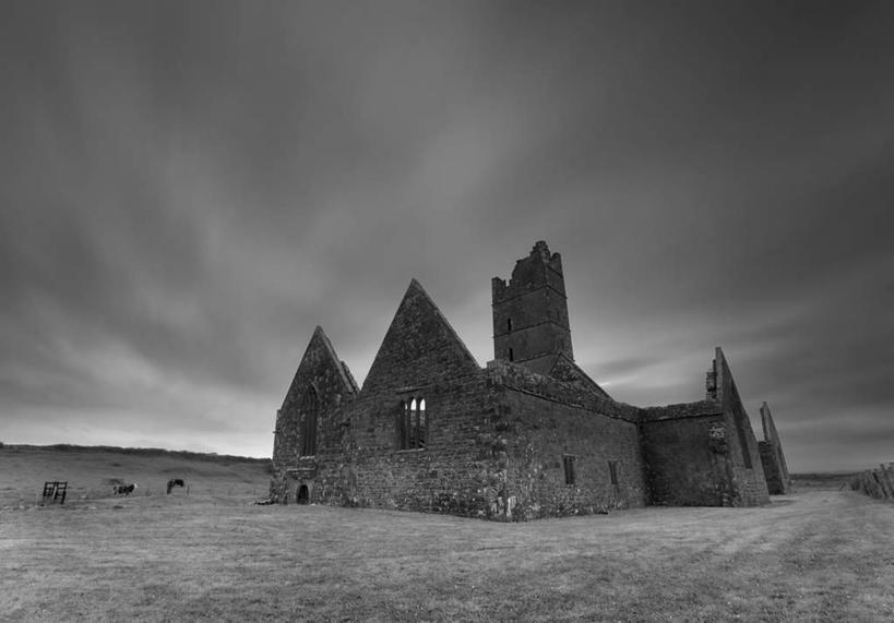 无人,教堂,横图,全景,黑白,室外,白天,正面,旅游,度假,名胜古迹,天际线,标志建筑,地标,建筑,英国,欧洲,节日,遗迹,古迹,文化,文物,娱乐,建设,古建筑,天空,天,祈祷,享受,休闲,健康,旅游胜地,放松,许愿,宗教,信仰,纪念,祈求,昏暗,西欧,大不列颠,信念,古文明,大不列颠及北爱尔兰联合王国,大不列颠联合王国,日不落英帝国,约克郡,灰暗,晦暗,平安,大教堂,礼拜堂