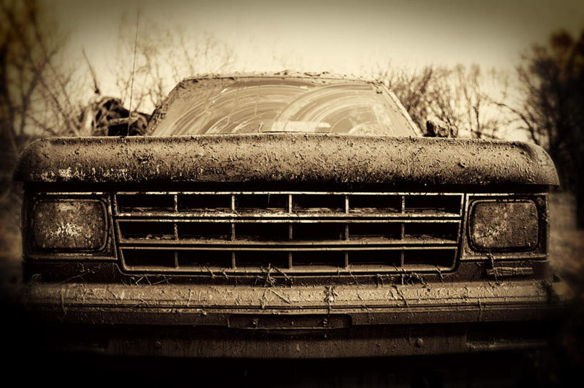 无人,横图,室外,白天,正面,汽车,照明,一辆,阴影,反射,影子,车,灯,两个,灯具,交通工具,轿车,肮脏,照亮,尘土,照明设备,载具,丢弃,抛弃,邋遢,前照灯,前大灯,车前灯,龌龊,污秽,遗弃,摈弃,扔掉,扔弃,甩掉,扬弃,彩图