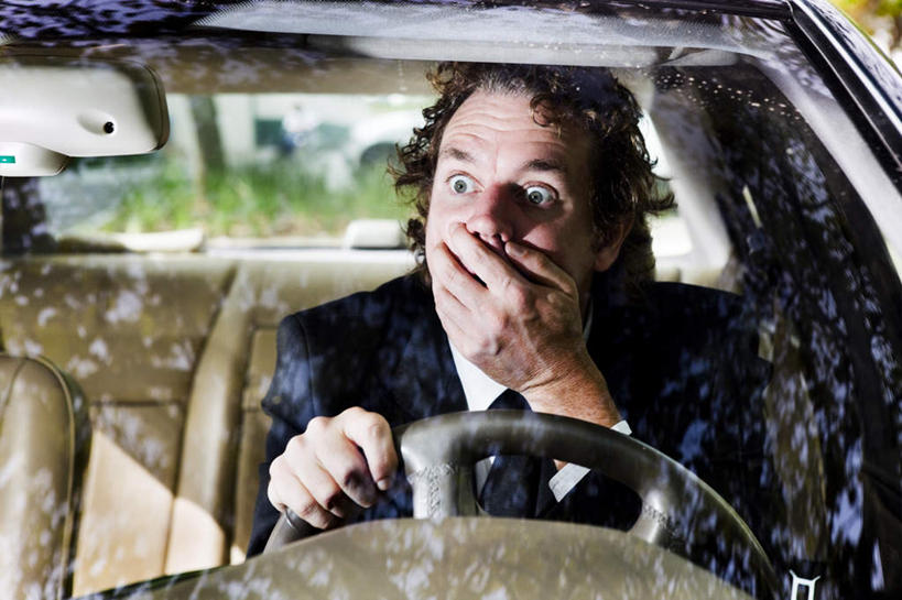 西方人,一个人,商务人士,商务男性,坐,横图,室内,白天,正面,衬衫,汽车,欧洲,欧洲人,仅一个男性,仅一个人,握,阴影,套装,惊讶,光线,挡风玻璃,影子,拿,拿着,注视,车,仅一个年轻男性,阳光,方向盘,交通工具,轿车,观察,看,握着,观看,惊奇,察看,恐怖,关注,载具,商务装,工薪阶层,可怕,诧异,可骇,惊疑,惊异,男人,男性,年轻男性,白种人,白领,上班族,坐着,半身,彩图,衬衣