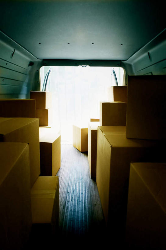 无人,竖图,室内,白天,正面,一堆,许多,阴影,堆叠,堆积,传递,光线,信息,影子,邮件,纸盒,很多,联系,仓库,盒子,阳光,容器,快递员,联络,邮递,通信,信件,储藏,堆,放置,搁置,安排,储存,快递,邮政,速递,彩图,贮存