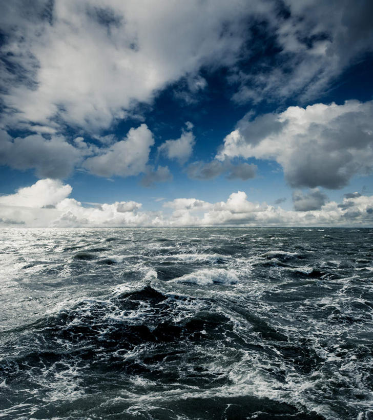 无人,竖图,室外,白天,正面,旅游,度假,海浪,海洋,美景,景观,浪花,云,云朵,云彩,娱乐,蓝色,白云,蓝天,天空,自然,海水,天,享受,休闲,景色,放松,晴朗,汹涌,自然风光,海景,澎湃,磅礴,大海,风浪,海,海水的波动,近岸浪,涌浪,晴空,彩图