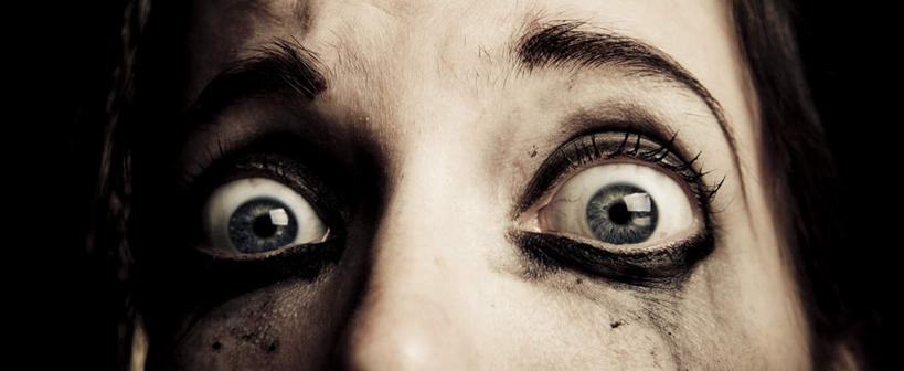 西方人,眼睛,眉毛,睫毛,一个人,站,横图,室内,白天,正面,欧洲,欧洲人,瞳孔,仅一个年轻女性,仅一个女性,仅一个人,黑色背景,注视,观察,看,站着,眼部,摄影,影棚,观看,察看,恐怖,关注,惧怕,惊骇,恐惊,恐惧,年轻女性,女人,女性,白种人,睫,眉,眼,眼睫毛,眼眉,站立,半身,彩图,影棚拍摄,拍摄,眼眉毛