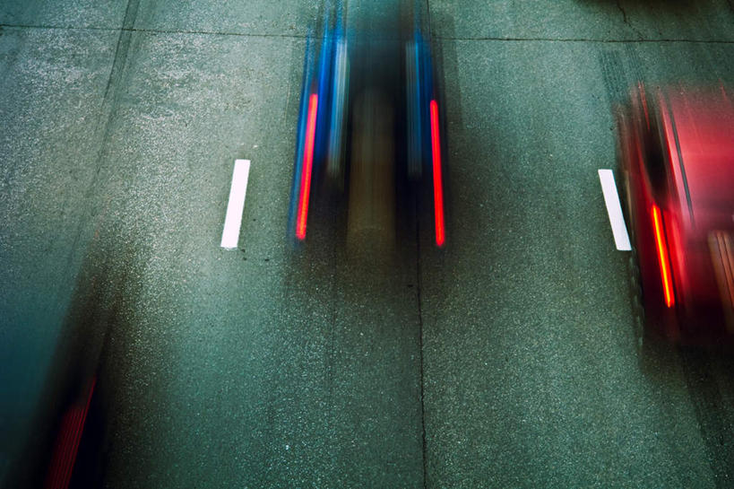 无人,横图,俯视,室外,白天,运动模糊,道路,路,公路,汽车,照明,朦胧,模糊,交通,车,灯,灯具,交通工具,轿车,照亮,照明设备,载具,前照灯,前大灯,车前灯,马路,彩图,高角度拍摄,观光,旅行,游览