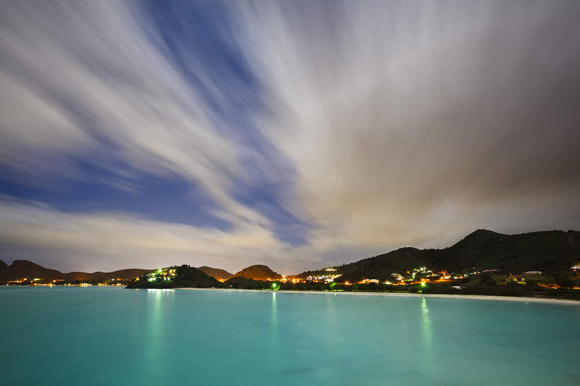 无人,横图,室外,白天,正面,旅游,度假,海浪,海洋,美景,山,山脉,路灯,照明,波纹,景观,浪花,山峰,水平线,云,云朵,辽阔,灯光,海平线,山峦,云彩,娱乐,灯,蓝色,白云,蓝天,水纹,天空,自然,海水,波浪,群山,天,享受,休闲,广阔,景色,放松,晴朗,一望无际,照亮,北美,北美洲,照明设备,自然风光,美洲,海景,北亚美利加洲,亚美利加洲,无边无际,一马平川,安提瓜岛,巴布达,巴布达岛,安提瓜,杜尔西纳岛,大海,风浪,海,海水的波动,近岸浪,涌浪,晴空,彩图,水天相接,水天一线