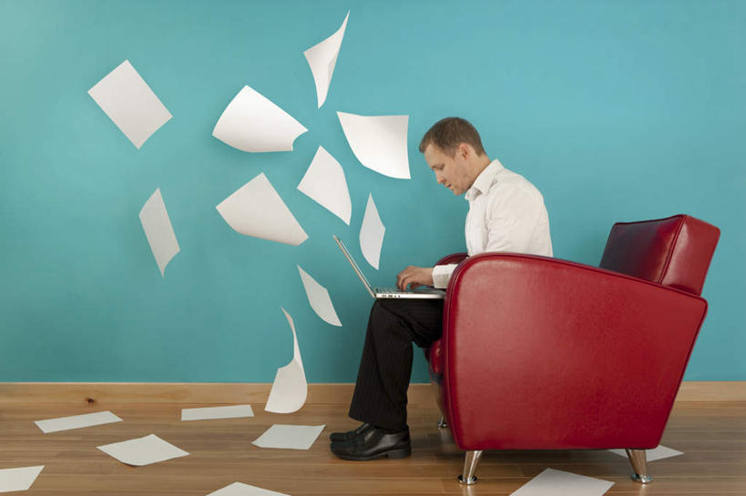 西方人,一个人,商务人士,商务男性,坐,横图,室内,白天,侧面,衬衫,电脑,笔记本电脑,沙发,欧洲,欧洲人,仅一个男性,仅一个人,仅一个中年男性,许多,敲打,套装,网络,材料,档案,文件,墙,很多,注视,输入,通讯设备,墙壁,墙面,红色,蓝色,资料,打字,观察,看,观看,点击,一台,敲击,散乱,察看,无线,关注,文档,通信设备,商务装,无线网络,无线上网,便携式电脑,工薪阶层,狼藉,按键,手提电脑,男人,男性,中年男性,白种人,白领,上班族,坐着,彩图,全身,衬衣,皮沙发