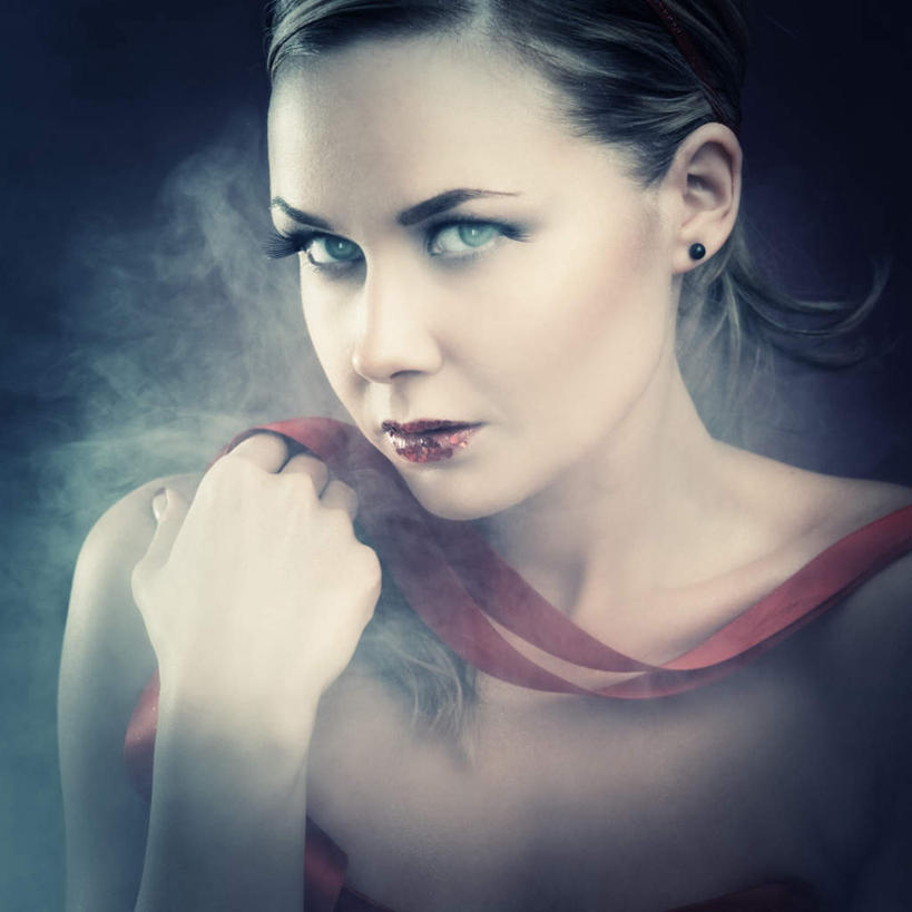 西方人,一个人,站,摸,方图,室内,白天,正面,裙子,性感,欧洲,欧洲人,仅一个年轻女性,仅一个女性,仅一个人,抚摸,连衣裙,朦胧,模糊,丝绸,丝带,缎带,注视,绸带,红色,观察,看,站着,诱惑,摄影,影棚,观看,挑逗,察看,关注,年轻女性,女人,女性,白种人,触摸,接触,站立,半身,彩图,影棚拍摄,拍摄