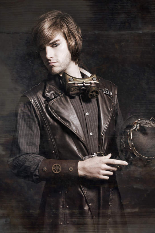 西方人,一个人,站,竖图,室内,白天,正面,安全,帽子,欧洲,欧洲人,仅一个男性,仅一个人,握,服装,眼镜,防护,拿,拿着,注视,休闲装,礼帽,仅一个年轻男性,衣服,观察,看,站着,休闲,休闲服,握着,摄影,服饰,影棚,观看,护目镜,保护,察看,关注,保险,皮夹克,保全,周全,安稳,安定,安全防护眼镜,平安,男人,男性,年轻男性,白种人,站立,半身,彩图,影棚拍摄,拍摄,防护眼镜