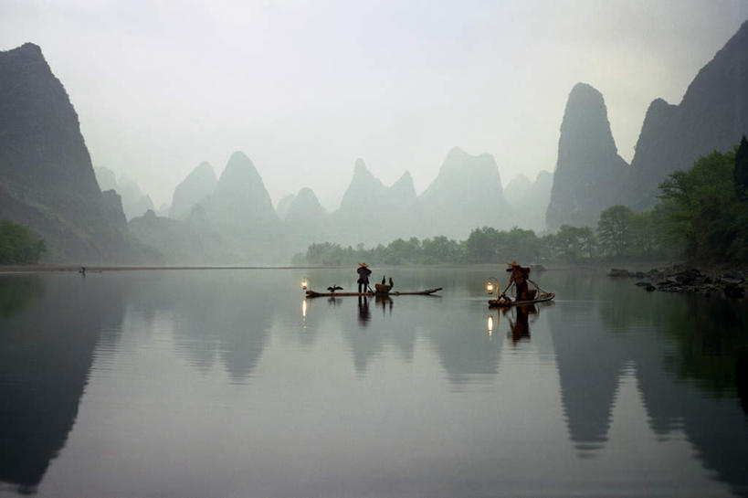 无人,横图,室外,白天,正面,旅游,度假,湖,湖泊,美景,山,山脉,树林,水,植物,桂林,中国,亚洲,一排,竹制,整齐,编织,竹排,湖面,景观,山峰,水流,水面,运输工具,山峦,娱乐,竹筏,树,树木,排列,绿色,天空,自然,交通工具,湖水,群山,天,享受,休闲,景色,放松,生长,成长,广西,竹条,竹制品,队列,自然风光,载具,东亚,广西壮族自治区,中华人民共和国,桂林市,桂,华南地区,水上交通工具,彩图