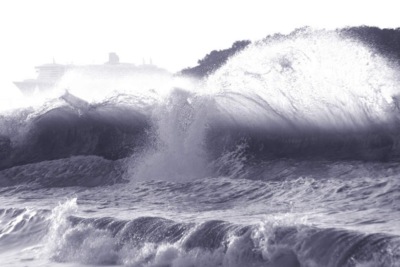 无人,横图,室外,白天,正面,旅游,度假,海浪,美景,雾,轮船,船,朦胧,模糊,壮观,景观,乌云,云,阴天,云朵,云彩,娱乐,天空,自然,交通工具,波浪,天,享受,休闲,景色,放松,迷雾,昏暗,阴沉,自然风光,载具,海啸,大雾,彩图