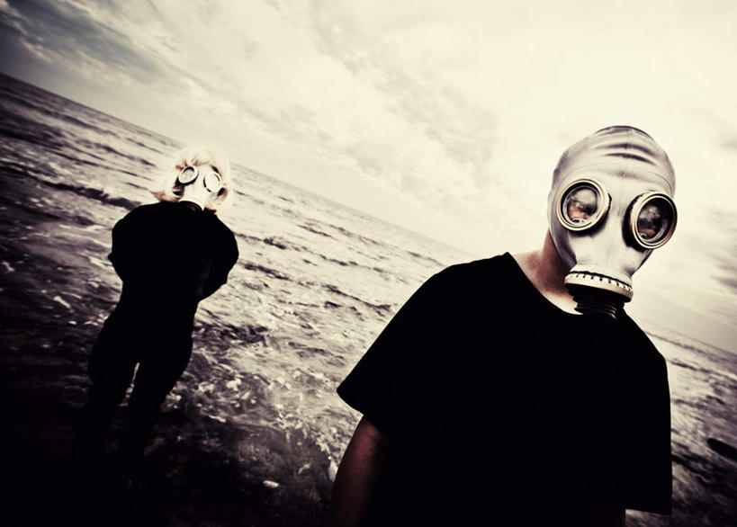 西方人,两个人,横图,全景,室内,白天,正面,安全,天际线,欧洲,欧洲人,分离,面具,器材,防护,过滤,分开,天空,天,隔断,遮掩,保护,隔离,污染,掩盖,遮挡,面罩,净化,间隔,防毒面具,遮盖,掩饰,断绝,隔开,屏蔽,屏绝,远离,中断,阻遏,阻隔,导气管,防护器材,滤毒罐,死海,男人,男性,年轻男性,年轻女性,女人,女性,白种人,半身,彩图