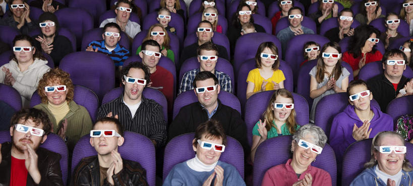 西方人,家庭,笑,鼓掌,微笑,露齿笑,横图,室内,白天,正面,电影院,剧院,欧洲,欧洲人,欢呼,观赏,眼镜,走道,走廊,过道,许多人,座椅,紫色,一群人,温暖,温馨,一家人,欢快,和睦,喝彩,3D眼镜,欢喜,欢欣,欢畅,喝采,观摩,立体眼镜,白种人,拍手,半身,彩图,高兴,欢乐,剧场,戏院,融洽