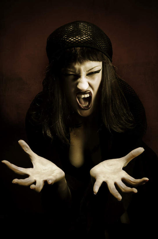 西方人,一个人,魔术师,站,竖图,室内,白天,正面,化妆,性感,神秘,欧洲,欧洲人,双手,仅一个年轻女性,仅一个女性,仅一个人,展开,张开,黑色背景,内衣,注视,观察,看,站着,张嘴,诱惑,伸手,摄影,影棚,观看,诡异,勾引,察看,创造,关注,秘密,占卜,张大嘴巴,算命,奥秘,干练,精明,亵服,引诱,尤物,年轻女性,女人,女性,白种人,张开嘴,站立,半身,彩图,影棚拍摄,拍摄,佳丽,丽人,美人