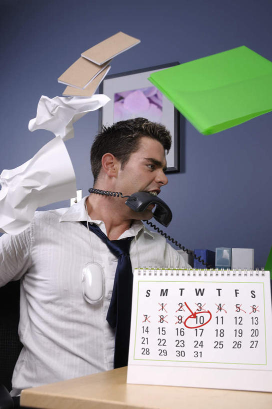 西方人,一个人,商务人士,商务男性,坐,打电话,竖图,室内,白天,正面,衬衫,电话,台历,欧洲,欧洲人,仅一个男性,仅一个人,仅一个中年男性,套装,时间,材料,档案,文件,繁忙,听,计时,注视,通讯设备,一个,话筒,资料,观察,看,电话线,单个,观看,散乱,日期,察看,关注,飞扬,文档,忙碌,商务装,工薪阶层,劳碌,交流,听筒,男人,男性,中年男性,白种人,白领,上班族,电话机,日历,沟通,通话,坐着,半身,彩图,衬衣