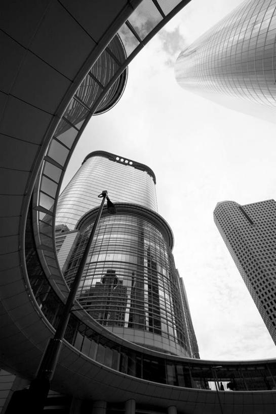 无人,高楼大厦,竖图,黑白,室内,白天,仰视,办公楼,城市,大厦,建筑,摩天大楼,写字楼,美国,弧形,天空,楼宇,天,商务楼,弧线,北美,北美洲,昏暗,德克萨斯州,美洲,德克萨斯,得州,德州,得克萨斯州,孤星之州,北亚美利加洲,亚美利加洲,休斯敦,休士顿,休斯顿,世界石油之都,太空城,灰暗,晦暗,低角度拍摄,大楼,高层建筑,高楼,摩天楼
