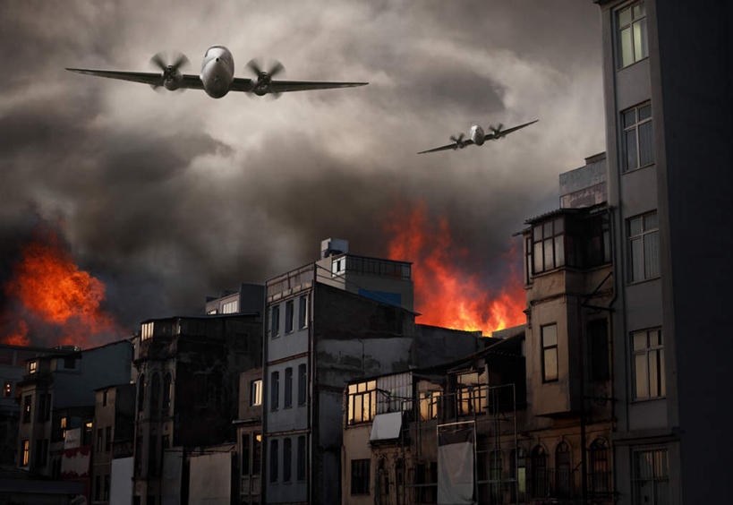 无人,家,横图,室外,白天,仰视,热情,飞机,火,阴影,光线,火焰,影子,房屋,屋子,烟雾,燃烧,航空,楼房,住宅,阳光,交通工具,战争,空军,战斗机,载具,轰炸机,军用机,军用战斗机,两架,兵戈,打仗,构兵,交兵,接触,彩图,低角度拍摄,房子