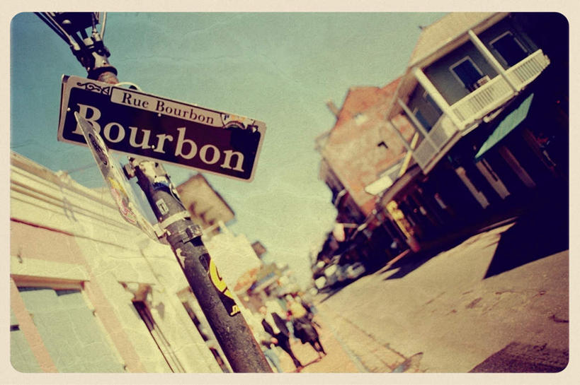 无人,家,横图,室外,白天,仰视,度假,美景,城市风光,城市,道路,路,公路,美国,阴影,光线,标志,文字,影子,字符,字母,房屋,墙,屋子,景观,交通,娱乐,标识,楼房,墙壁,墙面,住宅,蓝色,蓝天,天空,阳光,天,享受,休闲,景色,放松,晴朗,北美,北美洲,美洲,老照片,新奥尔良,路易斯安那州,万里无云,路易斯安那,鹈鹕之州,北亚美利加洲,亚美利加洲,旧照,纽奥良,纽奥良市,新奥尔良市,晴空,晴空万里,马路,彩图,低角度拍摄,房子