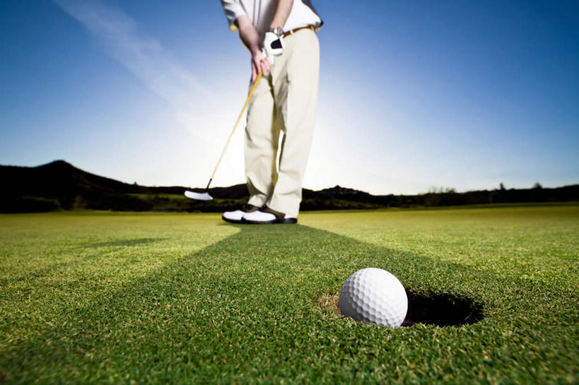 西方人,一个人,工厂,站,横图,室外,白天,正面,锻炼,旅游,度假,运动,草地,草坪,美景,植物,欧洲,欧洲人,仅一个男性,仅一个人,仅一个中年男性,一根,握,服装,高尔夫球,球杆,景观,凌晨,清晨,拿,拿着,休闲装,娱乐,高尔夫球场,草,一只,衣服,蓝色,绿色,蓝天,天空,自然,天,站着,享受,休闲,休闲服,景色,放松,握着,服饰,晴朗,早晨,自然风光,万里无云,体育,男人,男性,中年男性,白种人,晴空,晴空万里,站立,半身,彩图,健身,工地,制造厂