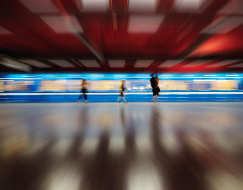 无人,火车站,横图,室内,白天,正面,卡车,车站,一辆,阴影,朦胧,模糊,反射,影子,站台,集装箱,背光,月台,红色,蓝色,交通工具,驾驶,行驶,集装箱车,货车,操纵,快速,控制,载具,逆光,货运车,操控,快捷,疾速,倏地,载重汽车,彩图