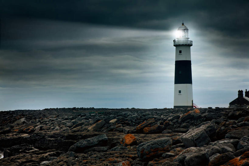 无人,横图,室外,白天,正面,旅游,度假,海浪,海洋,石头,美景,道路,爱尔兰,欧洲,一座,信息,石子,景观,浪花,云,云朵,灯塔,交通,云彩,方向,娱乐,蓝色,白云,蓝天,天空,自然,海水,天,享受,休闲,景色,放松,晴朗,引导,指引,矗立,汹涌,西欧,自然风光,耸立,海景,爱尔兰共和国,挺立,航标,澎湃,磅礴,大海,风浪,海,海水的波动,近岸浪,石块,岩石,涌浪,晴空,彩图,导航