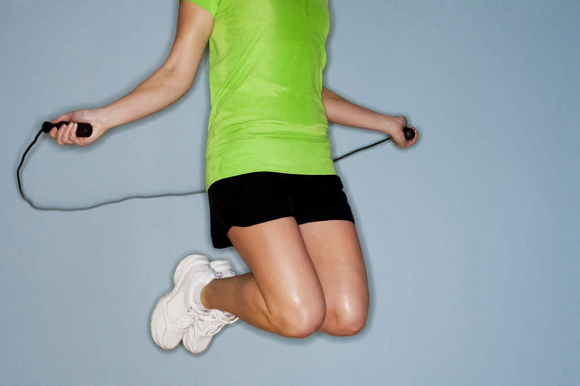 西方人,一个人,跳,跳绳,伸展双臂,横图,室内,白天,正面,锻炼,运动,欧洲,欧洲人,仅一个年轻女性,仅一个女性,仅一个人,灰色背景,服装,半空,休闲装,衣服,绿色,绳子,休闲,休闲服,摄影,服饰,影棚,绳索,挥动,挥舞,摆荡,体育,年轻女性,女人,女性,白种人,敞开双臂,伸开双臂,跳跃,展开双肩,张开手臂,张开双臂,半身,彩图,影棚拍摄,健身,拍摄