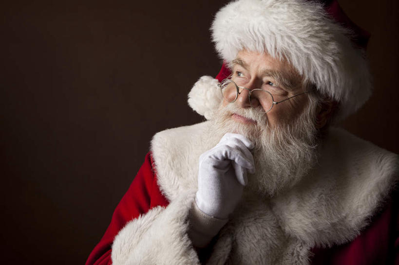 西方人,胡须,一个人,坐,横图,室内,白天,正面,民族服装,帽子,欧洲,欧洲人,仅一个男性,仅一个人,圣诞老人,眼镜,扭头,注视,红色,观察,看,转头,仅一个老年男性,圣诞帽,观看,察看,关注,圣诞服,近视眼镜,棉帽,老年男性,男人,男性,白种人,胡子,络腮胡,坐着,半身,彩图,传统服装,民俗服