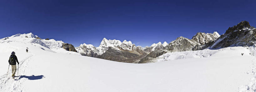 西方人,一个人,走,横图,室外,白天,旅游,度假,美景,山,雪,雪山,大雪,珠峰,欧洲,尼泊尔,中国,欧洲人,亚洲,仅一个男性,仅一个人,阴影,光线,影子,冰,积雪,景观,山峰,雪景,冬季,冬天,山峦,娱乐,仅一个年轻男性,背面,蓝色,蓝天,天空,阳光,自然,天,享受,休闲,景色,放松,寒冷,晴朗,冰冷,自然风光,南亚,东亚,万里无云,尼泊尔王国,中华人民共和国,珠穆朗玛峰,严寒,冰凉,酷寒,凛冽,凛凛,极冷,圣母峰,珠穆朗玛,男人,男性,年轻男性,白种人,晴空,晴空万里,步行,散步,走路,彩图,全身