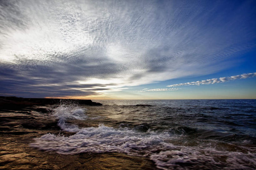 横图,室外,白天,正面,旅游,度假,海浪,海洋,美景,日落,沙滩,美国,加拿大,阴影,波纹,光线,沙子,影子,海岸,景观,浪花,晚霞,霞光,云,云朵,涟漪,沙地,云彩,娱乐,蓝色,白云,蓝天,水纹,天空,阳光,自然,海水,黄昏,波浪,天,享受,休闲,景色,彩霞,放松,晴朗,北美,北美洲,自然风光,美洲,海景,水晕,北亚美利加洲,亚美利加洲,苏必利尔湖,北美洲五大湖,五大湖,大海,风浪,海,海水的波动,海滩,近岸浪,涌浪,晴空,夕阳,半身,彩图