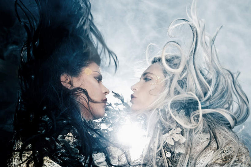 西方人,两个人,横图,室内,白天,侧面,爱情,欧洲,欧洲人,阴影,光线,影子,云,云朵,光亮,浪漫,云彩,注视,相视,蓝色,白色,白云,蓝天,天空,阳光,天,嘟嘴,观察,看,温暖,温馨,面对面,金色,撅嘴,恩爱,恋人,晴朗,观看,对视,和睦,察看,对立,关注,相对,同性恋,坚持,相看,光明,阴郁,灼烁,对峙,年轻女性,女人,女性,白种人,长发,卷发,情侣,晴空,半身,彩图,伴侣,融洽