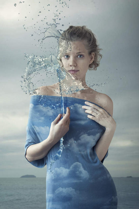 西方人,一个人,站,竖图,室外,白天,正面,快乐,自由,幸福,海浪,海洋,水,风车,玩具,欧洲,欧洲人,仅一个年轻女性,仅一个女性,仅一个人,握,波纹,飞溅,服装,朦胧,模糊,溅,液体,浪花,水滴,棕色,涟漪,休闲装,旋转,娱乐,水珠,一个,衣服,蓝色,水纹,海水,波浪,站着,休闲,喜庆,休闲服,活力,握着,服饰,单个,希望,吉祥,象征,喷洒,和平,梦想,海景,扭转,忠诚,水晕,进取,灵动,勇敢,勤奋,乌云密布,团结,幸运,年轻女性,女人,女性,白种人,大海,风浪,海,海水的波动,近岸浪,涌浪,站立,半身,彩图,短发