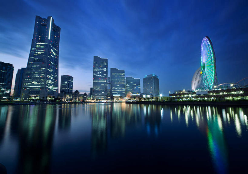 无人,高楼大厦,横图,室外,夜晚,仰视,度假,湖,湖泊,美景,水,城市风光,城市,大厦,建筑,摩天大楼,神奈川,日本,亚洲,繁华,平静,湖面,景观,水流,水面,云,云朵,建筑群,横滨,横滨市,神奈川县,云彩,娱乐,建设,蓝色,白云,倒影,蓝天,天空,湖水,天,享受,休闲,景色,安静,放松,晴朗,宁静,富贵,静谧,东亚,本州,首府,关东地方,本州岛,日本国,镇静,灯火辉煌,冷静,沉静,繁荣,安祥,僻静,清静,太平,荣华,火树银花,灯烛辉煌,晴空,彩图,低角度拍摄,大楼,高层建筑,高楼,摩天楼