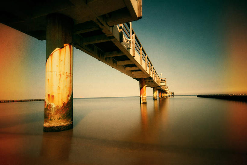 无人,横图,室外,白天,仰视,旅游,度假,美景,大桥,立交桥,桥梁,阴影,光线,影子,景观,水平线,高架,斜拉桥,桥,辽阔,桥墩,海平线,娱乐,蓝色,蓝天,天空,阳光,自然,天,享受,休闲,广阔,景色,放松,一望无际,自然风光,无边无际,一马平川,彩图,低角度拍摄,水天相接,水天一线