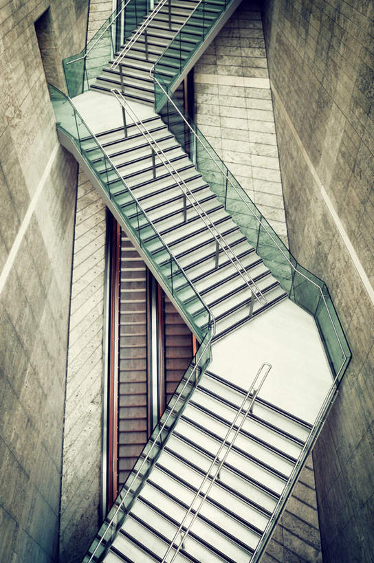 无人,栏杆,竖图,俯视,航拍,室外,白天,度假,美景,楼梯,城市风光,城市,英国,欧洲,阴影,反射,扶手,螺旋,影子,阶梯,墙,景观,娱乐,护栏,英格兰,墙壁,墙面,台阶,享受,休闲,向上,景色,放松,上升,西欧,鸟瞰,大不列颠,大不列颠及北爱尔兰联合王国,首府,大不列颠联合王国,日不落英帝国,英吉利,利物浦,利物浦市,墨西塞德郡,默西塞德,彩图,高角度拍摄