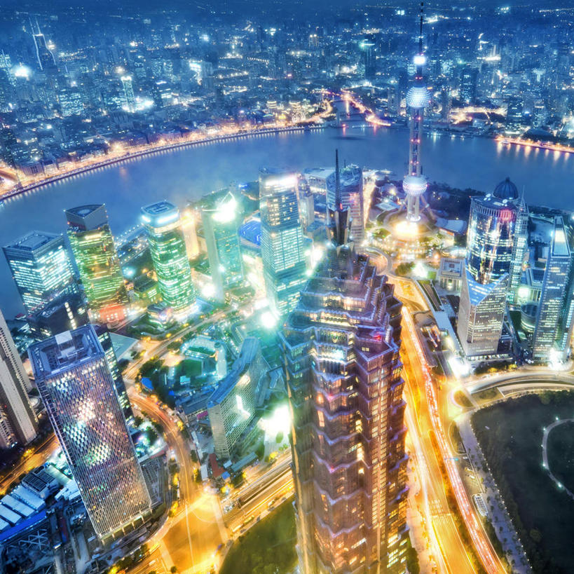 无人,高楼大厦,方图,俯视,航拍,室外,夜晚,湖,湖泊,河流,水,标志建筑,大厦,道路,地标,建筑,路,摩天大楼,公路,上海,中国,波纹,繁华,房顶,房屋,屋顶,屋子,河水,湖面,水流,水面,公寓,建筑群,交通,涟漪,顶棚,建设,东方明珠,黄浦江,金茂大厦,浦东,楼房,江水,住宅,白云,蓝天,水纹,波浪,湖水,环球金融中心,富贵,鸟瞰,电视塔,柏悦酒店,国际贸易金融中心,合生国际大厦,花旗集团大厦,金融中心,陆家嘴,陆家嘴金融中心,上海环球金融中心,香格里拉酒店,震旦国际大楼,东方明珠电视塔,水晕,灯火辉煌,繁荣,荣华,火树银花,灯烛辉煌,马路,彩图,高角度拍摄,房子,大楼,高层建筑,高楼,摩天楼