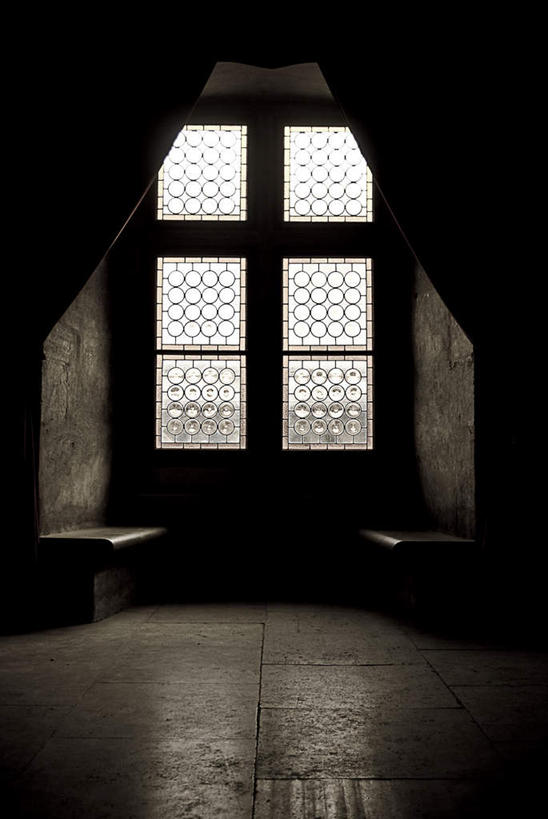 无人,教堂,竖图,室内,白天,正面,窗户,地板,玻璃,地面,木地板,玻璃窗,玻璃制品,蓝色,蓝天,天空,天,宗教,信仰,晴朗,信念,万里无云,晴空,晴空万里,彩图,大教堂,礼拜堂