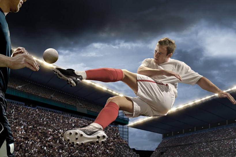 西方人,两个人,运动员,足球场,站,跳,横图,室外,白天,仰视,运动服,锻炼,快乐,比赛,运动,竞争,足球,草地,草坪,植物,椅子,欧洲,欧洲人,阴影,服装,光线,影子,乌云,云,阴天,云朵,灯光,足球装备,足球运动员,云彩,注视,娱乐,运动器械,观众席,座位,草,一个,衣服,绿色,天空,天,观察,看,站着,休闲,踢球,健身器械,服饰,单个,观看,察看,昏暗,体育运动,衣着,阴沉,穿着,关注,健身器材,绿茵场,蹴鞠,衣饰,体育,足球运动,男人,男性,年轻男性,白种人,体育运动员,运动选手,跳跃,站立,半身,彩图,低角度拍摄,健身,足球比赛场地,位子,运动器材,运动装